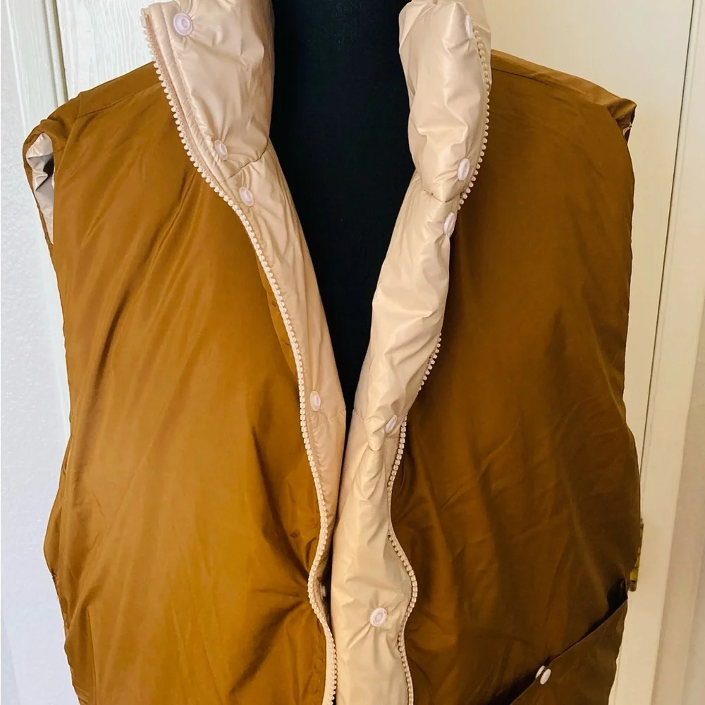 Fabletics essential reversible puffer vest - Picture 3 of 5